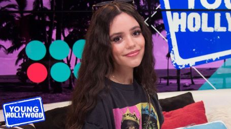 jenna in young hollywood set, giving an interview 